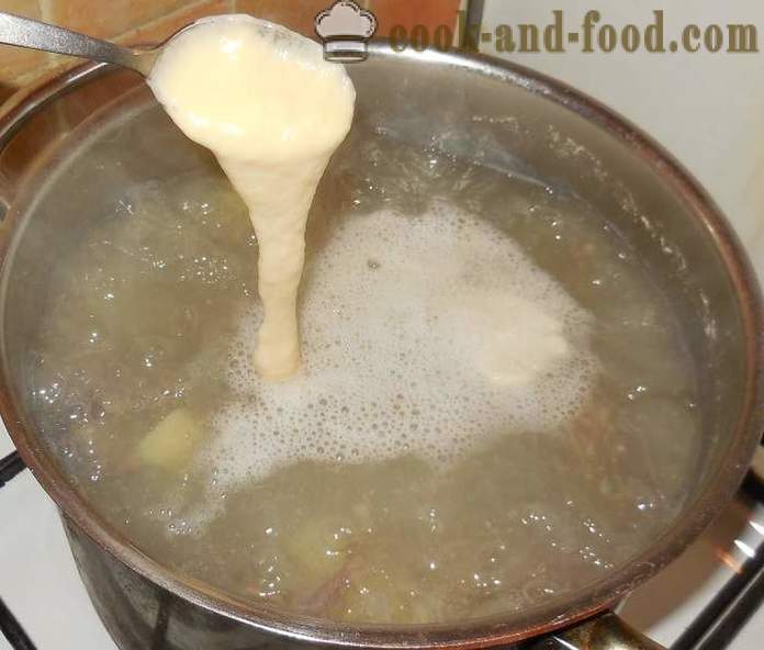 Soupe aux boulettes dans un bouillon de viande - comment faire des boulettes de farine et d'oeufs - une étape par étape des photos de recettes