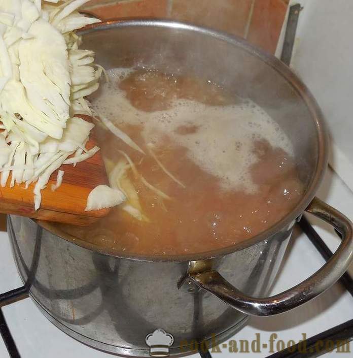 Délicieuse soupe maison avec des haricots en ukrainien - comment faire cuire la soupe aux haricots en ukrainien - une étape par étape des photos de recettes
