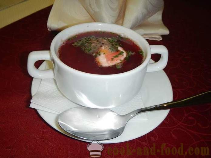 Classique bortsch rouge avec la betterave et de la viande - comment faire cuire la soupe - une étape recette pas à pas avec photo ukrainienne bortsch