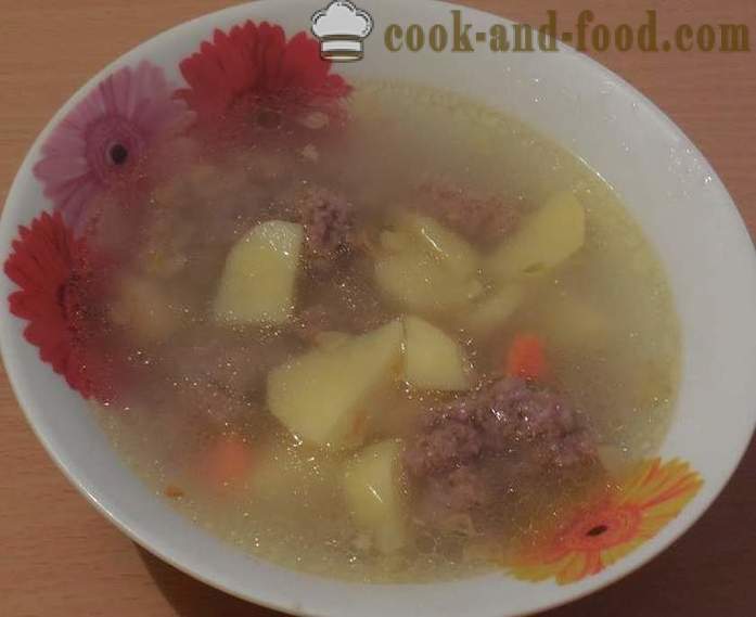 Soupe aux boulettes de viande de viande hachée et Semoule - comment cuire la soupe et des boulettes de viande - une étape par étape des photos de recettes
