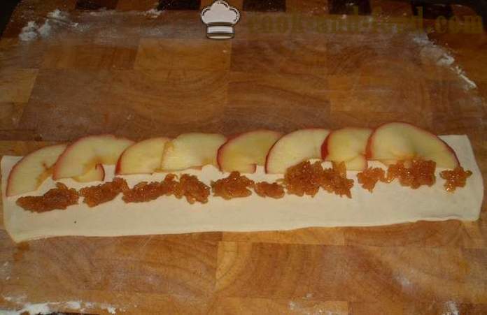 Rose gâteau de pâte feuilletée et pommes sous la neige de sucre en poudre - la recette au four, avec des photos