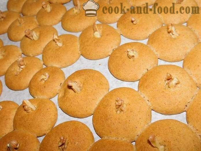 Biscuits au miel avec la cannelle et de noix pressé - recette avec photos, étape par étape, comment faire des biscuits au miel