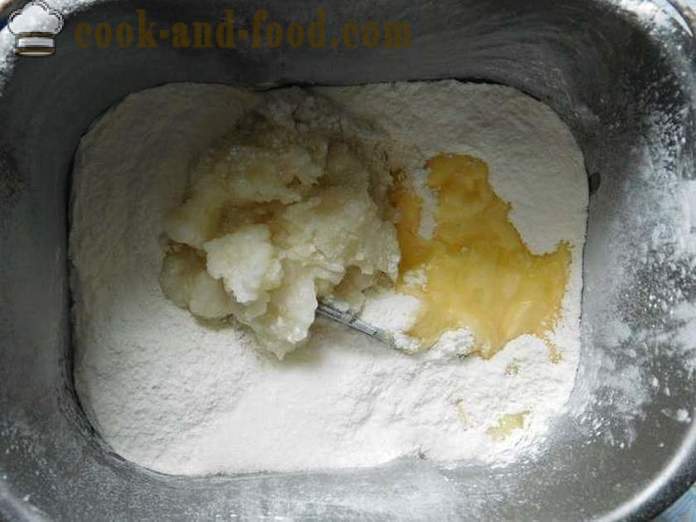 Gâteau à la crème simple et délicieux dans la machine à pain - une étape recette pas à pas avec un gâteau photo pour les paresseux - comment faire cuire un gâteau dans la machine à pain