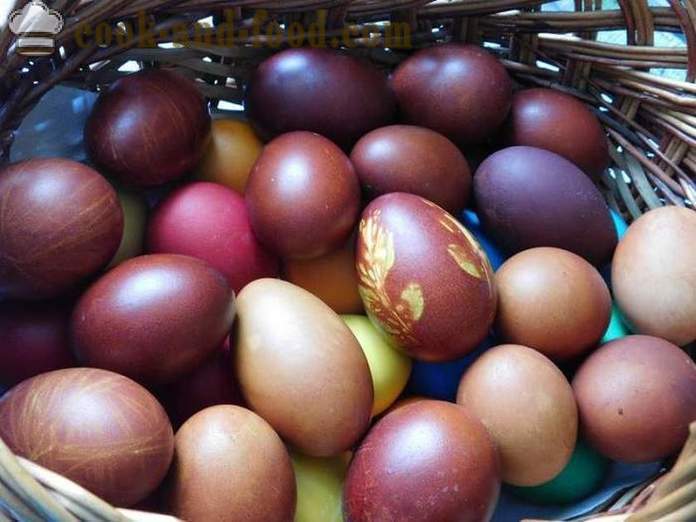 Comment peindre les œufs dans la peau d'oignon avec un motif ou uniformément - la recette avec une photo - étape par la couleur correcte des œufs pelures d'oignon