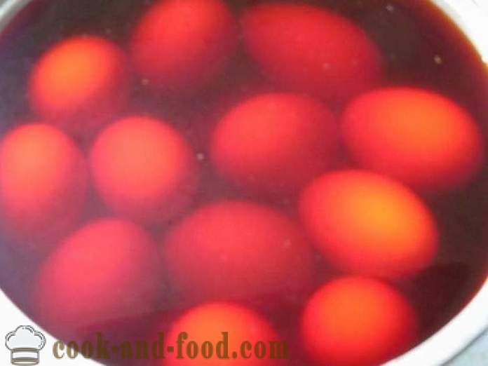 Comment peindre les œufs dans la peau d'oignon avec un motif ou uniformément - la recette avec une photo - étape par la couleur correcte des œufs pelures d'oignon