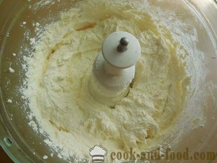 Délicieux lait caillé maison avec infusion de Pâques confites - une étape recette pas à pas avec des photos comment faire pâque de fromage cottage à la maison