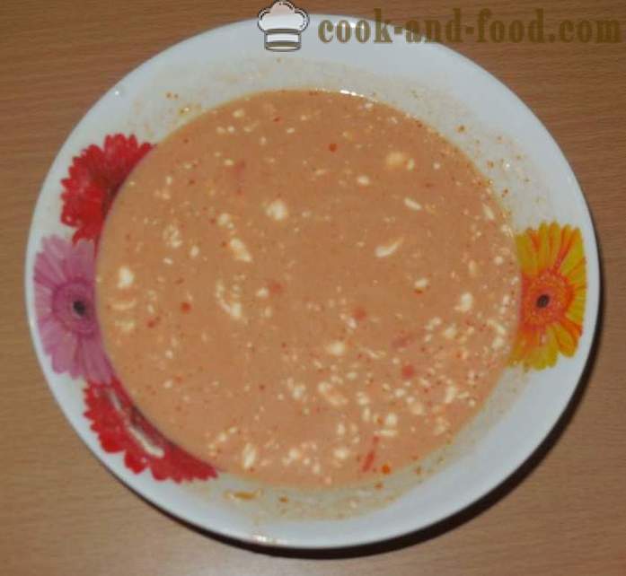 Quenelles à multivarka mijotés dans une sauce de crème sure et de tomates - comment faire cuire des boulettes dans multivarka - une recette simple avec une photo