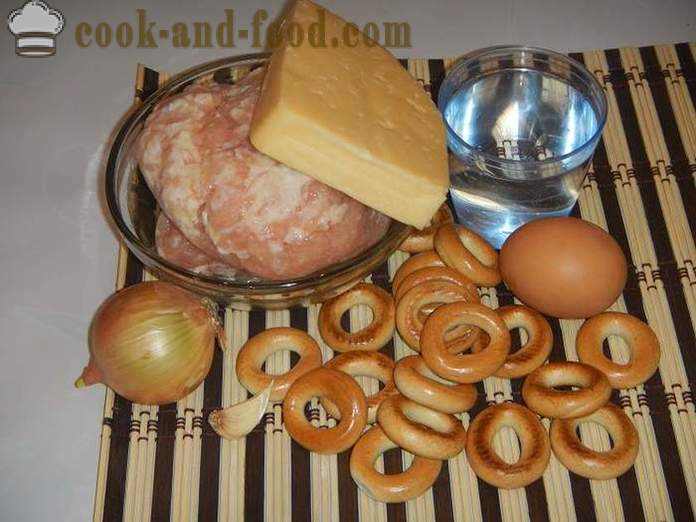 Bagels avec de la viande hachée dans le four ou le séchage en peluche - recette facile apéritif, comment faire cuire, la recette avec une photo.