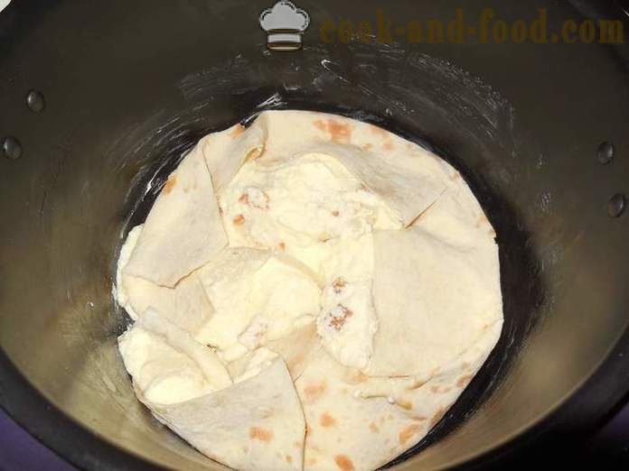 Pie de pain pita avec fromage à la crème - tarte simple et délicieux pita dans multivarka recette avec des photos.