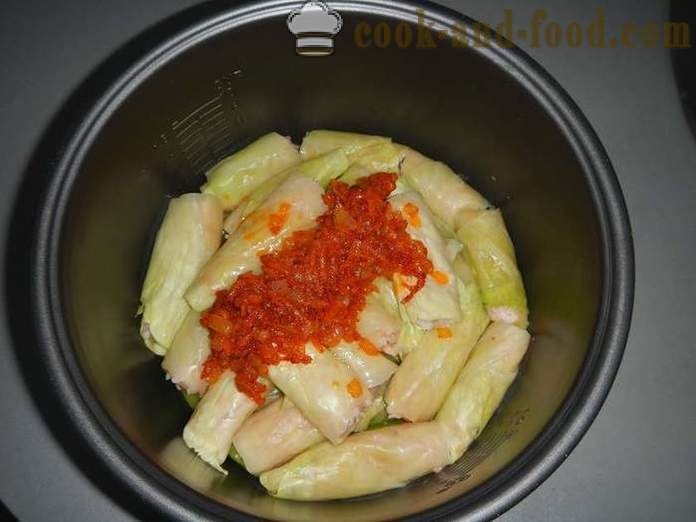 Délicieux farcis à la viande hachée, le riz et la sauce tomate - comment faire cuire les roulades de chou dans multivarka, étape par recette pas à pas avec des photos.