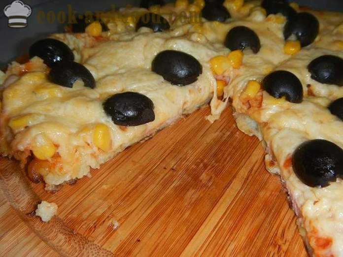 Rapide Pizza de pommes de terre dans la poêle pendant 10 minutes ou crêpes de pommes de terre fourrées - comment faire cuire une pizza dans une casserole, une étape recette pas à pas avec des photos.