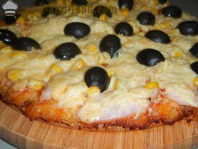 Rapide Pizza de pommes de terre dans la poêle pendant 10 minutes ou crêpes de pommes de terre fourrées - comment faire cuire une pizza dans une casserole, une étape recette pas à pas avec des photos.