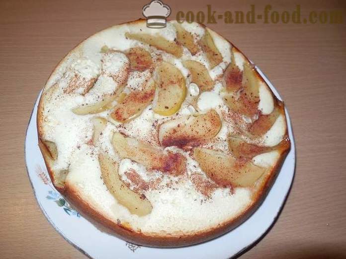 Tarte aux pommes luxuriante multivarka à la cannelle et le gingembre - comment faire une tarte aux pommes dans multivarka, étape par recette pas à pas avec des photos.