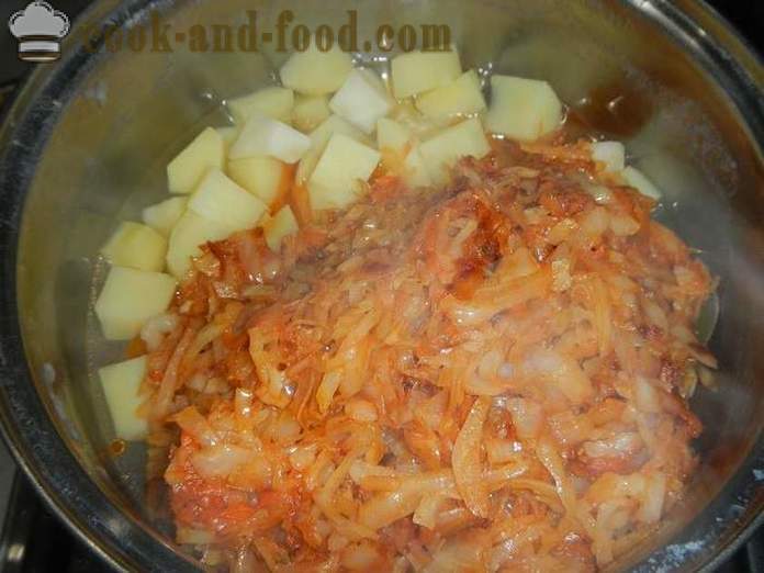 Ragoût de légumes avec des pommes de terre et le chou dans multivarka, pot ou casserole. Recette comment faire un ragoût de légumes - étape par étape avec des photos.