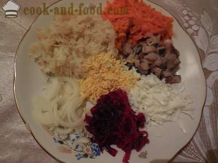 Salade délicieuse dans l'année du Singe Manteau de fourrure - comment décorer des salades traditionnelles sur la nouvelle 2016 (recette avec photo).