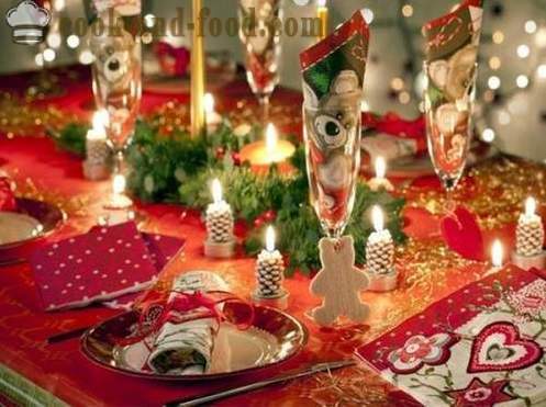 Idées Décorations de Noël 2015 le __gVirt_NP_NN_NNPS<__ décor du Nouvel An avec leurs mains dans l'année de la Chèvre sur le calendrier de l'Est.