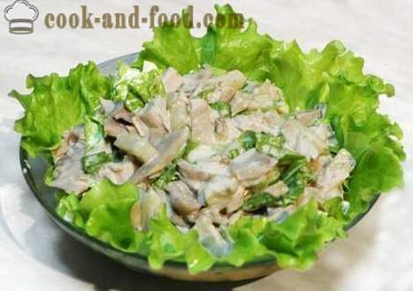 Salade de champignons avec des champignons, du fromage et des œufs. recette simple, savoureuse et saine avec des photos.