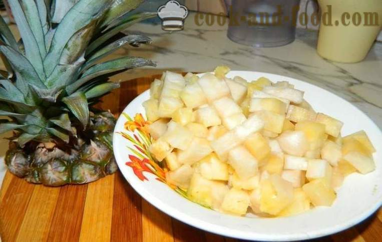 Salade de fête avec des bâtons d'ananas et de crabe - une étape délicieuse et simple par étape photos de recette