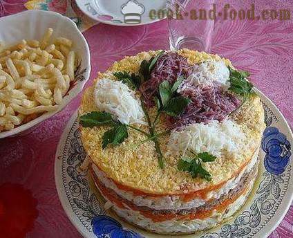 Mimosa salade - recette tour par tour classique avec du fromage, du beurre, de la nourriture en conserve et les pommes de terre (photo, vidéo)