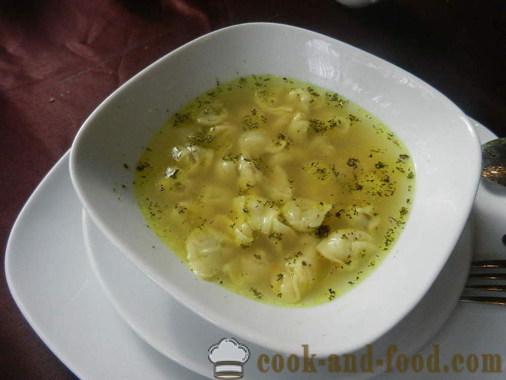 Soupe ukrainienne avec des boulettes, des recettes de cuisine