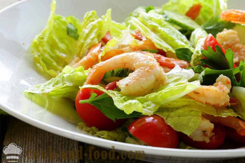 Recette: Salade de vitamine avec des légumes, des crevettes et fruits de mer